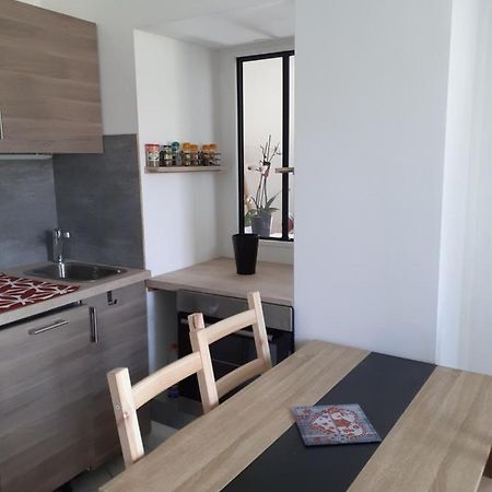 Studio En Plein Centre Ville - 2 A 4 Personnes Tence Ngoại thất bức ảnh