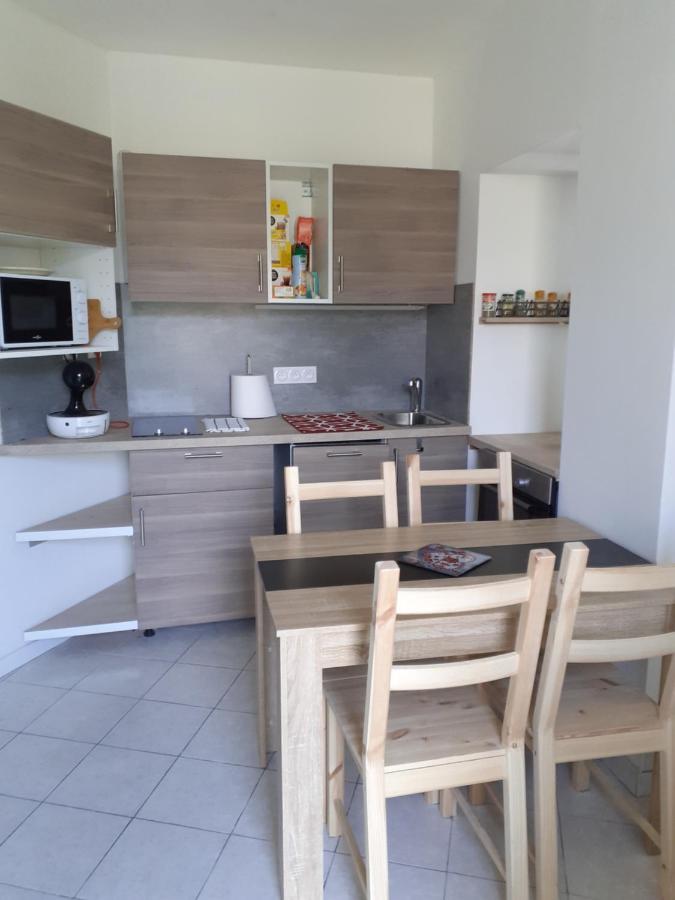 Studio En Plein Centre Ville - 2 A 4 Personnes Tence Ngoại thất bức ảnh